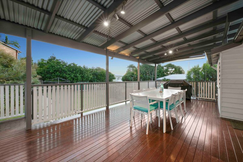 Photo - 18 Dora Street, Moorooka QLD 4105 - Image 2