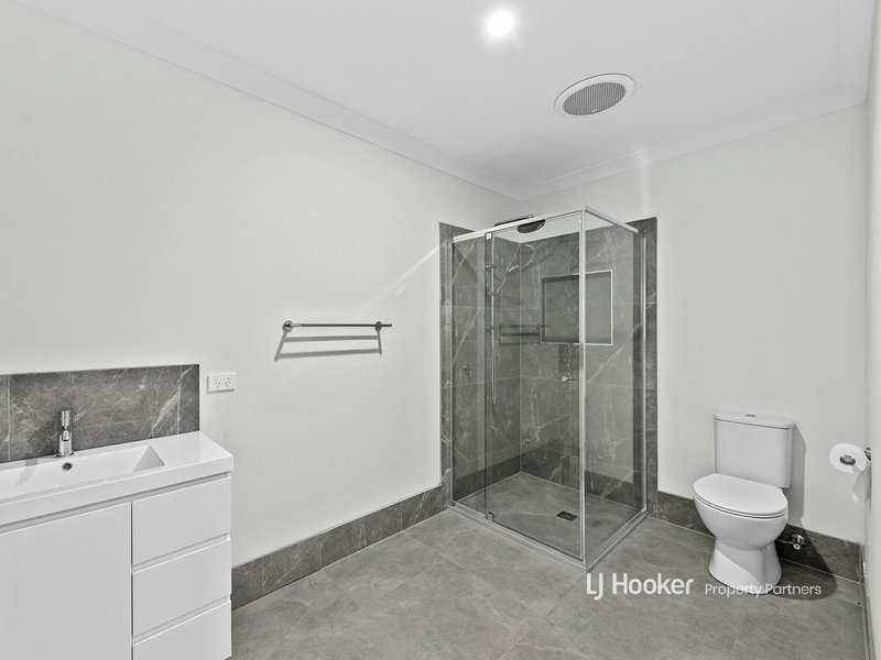 Photo - 18 Doran Circuit, Park Ridge QLD 4125 - Image 8