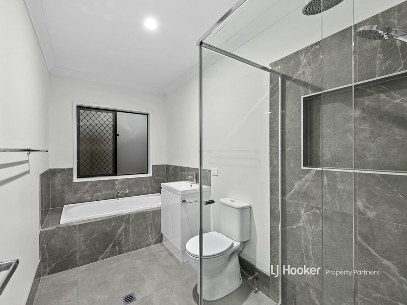 Photo - 18 Doran Circuit, Park Ridge QLD 4125 - Image 12