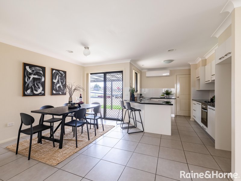 Photo - 18 Douglas Court, Kelso NSW 2795 - Image 2