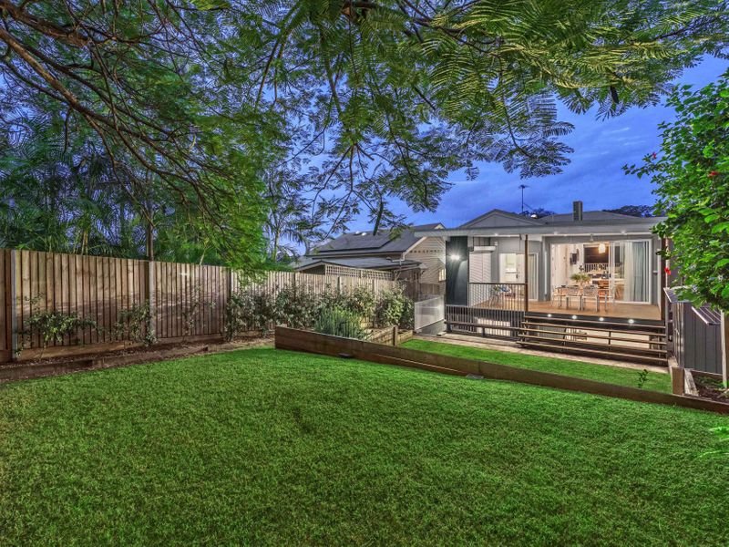 Photo - 18 Dover Street, Hawthorne QLD 4171 - Image 2