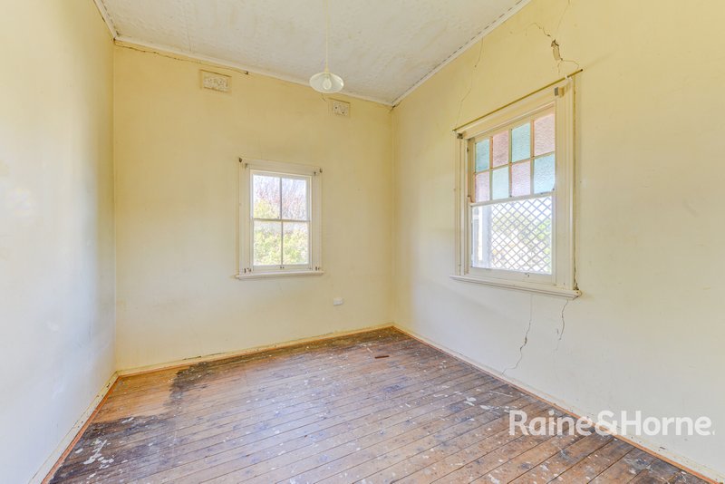 Photo - 18 Dowell Avenue, Tamworth NSW 2340 - Image 11