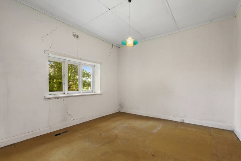 Photo - 18 Down Street, Reservoir VIC 3073 - Image 6