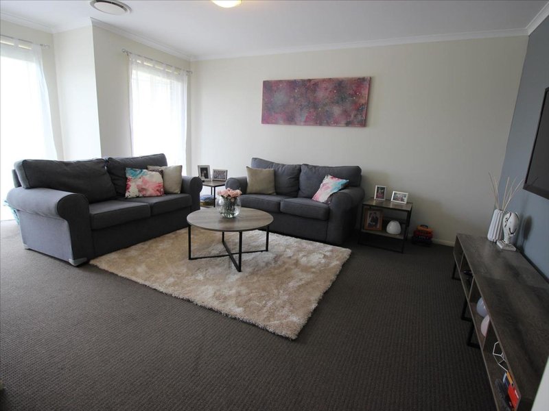 Photo - 18 Dromedary Street , Cameron Park NSW 2285 - Image 3