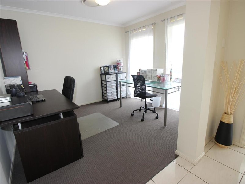 Photo - 18 Dromedary Street , Cameron Park NSW 2285 - Image 4