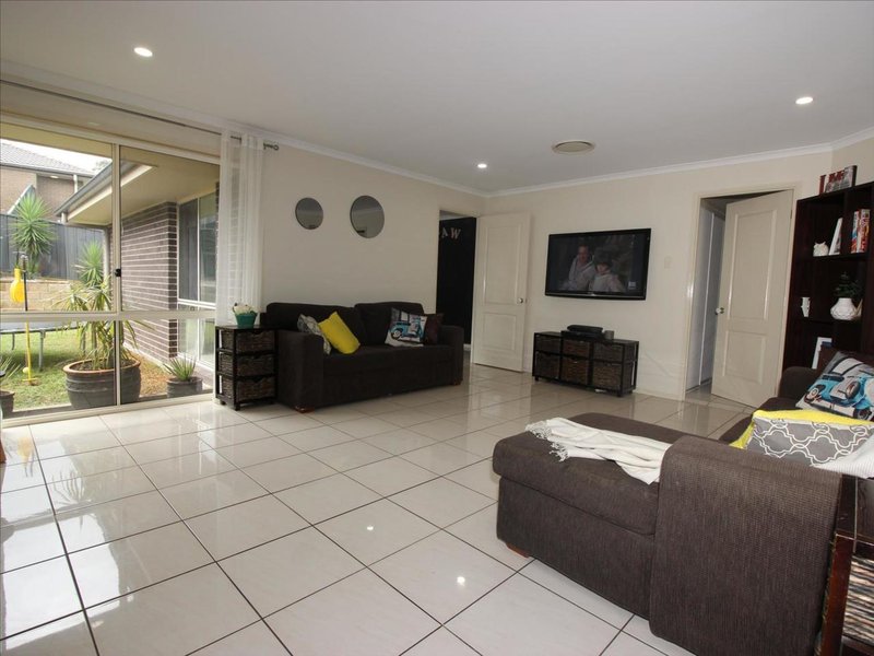 Photo - 18 Dromedary Street , Cameron Park NSW 2285 - Image 9