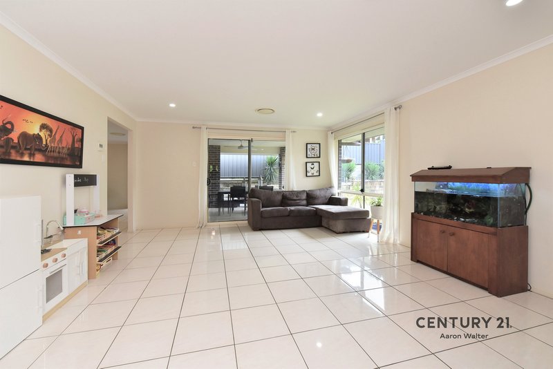 Photo - 18 Dromedary Street, Cameron Park NSW 2285 - Image 4