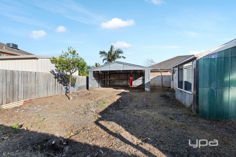 Photo - 18 Drystone Crescent, Cairnlea VIC 3023 - Image 12