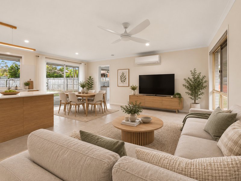 Photo - 18 Duesbury Crescent, Edens Landing QLD 4207 - Image 1