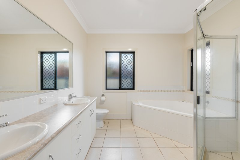 Photo - 18 Dunbar Court, Highfields QLD 4352 - Image 7