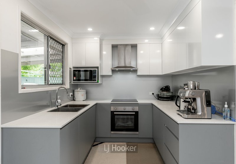 Photo - 18 Dunblane Drive, Boronia Heights QLD 4124 - Image 4