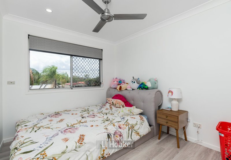 Photo - 18 Dunblane Drive, Boronia Heights QLD 4124 - Image 6