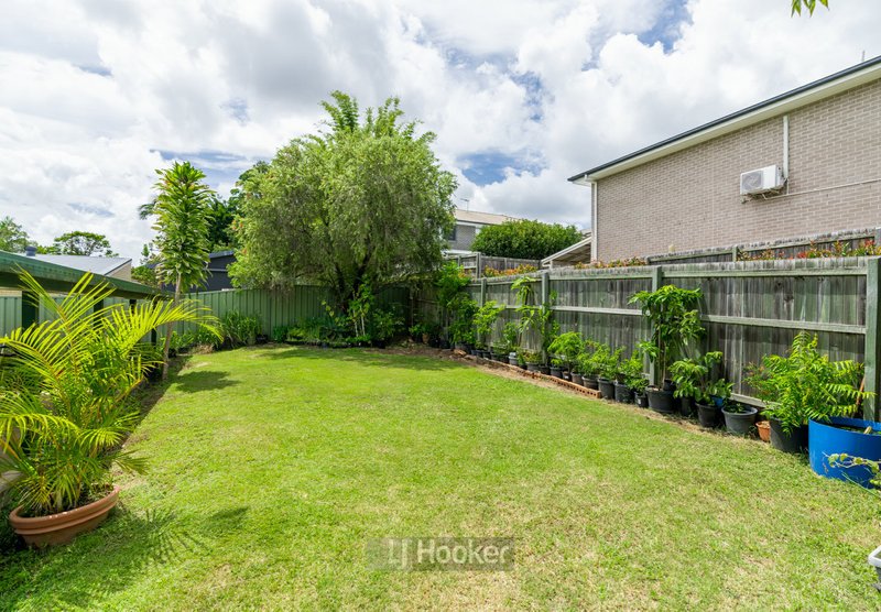 Photo - 18 Dunblane Drive, Boronia Heights QLD 4124 - Image 13