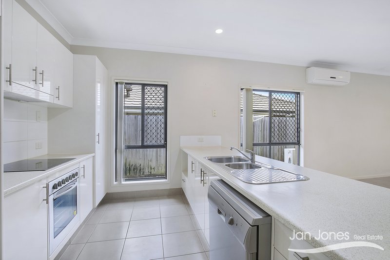 Photo - 18 Dunes Cres , North Lakes QLD 4509 - Image 3