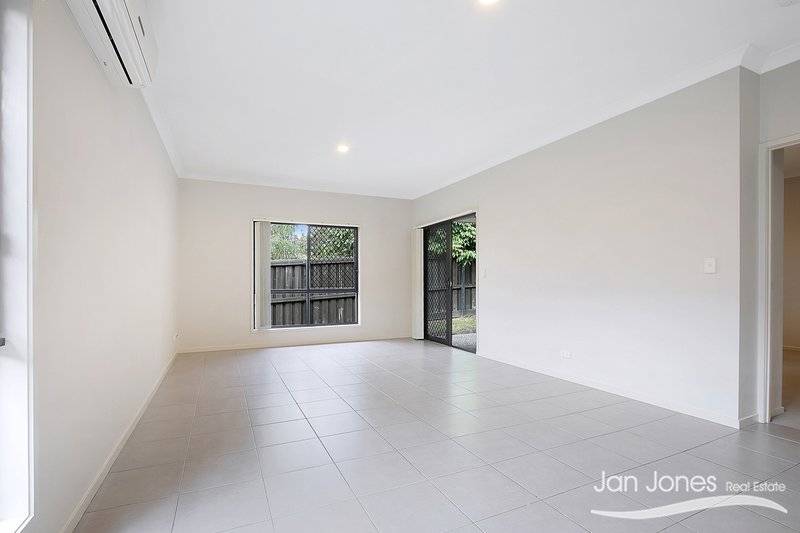 Photo - 18 Dunes Cres , North Lakes QLD 4509 - Image 4