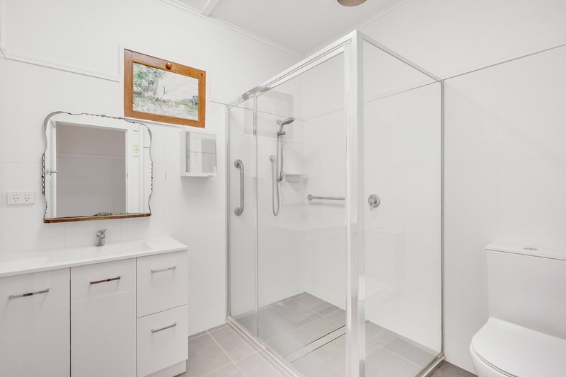 Photo - 18 Dunne Street, Harristown QLD 4350 - Image 8