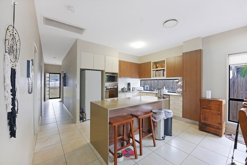 Photo - 18 Duporth Crescent, Dakabin QLD 4503 - Image 3