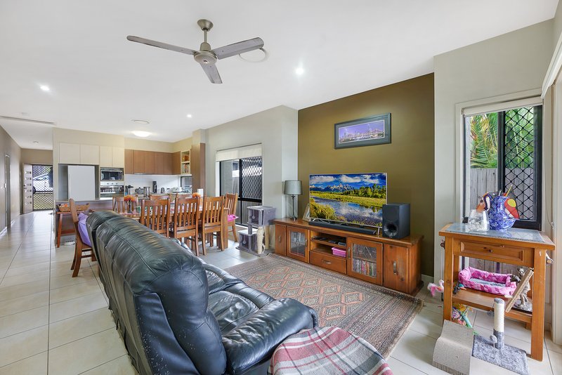 Photo - 18 Duporth Crescent, Dakabin QLD 4503 - Image 4