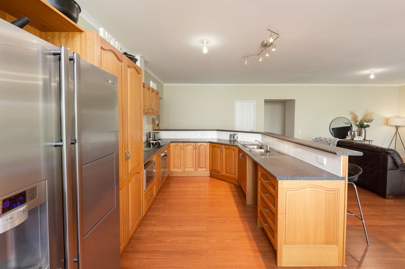 Photo - 18 Durham Court, Mount Barker SA 5251 - Image 7