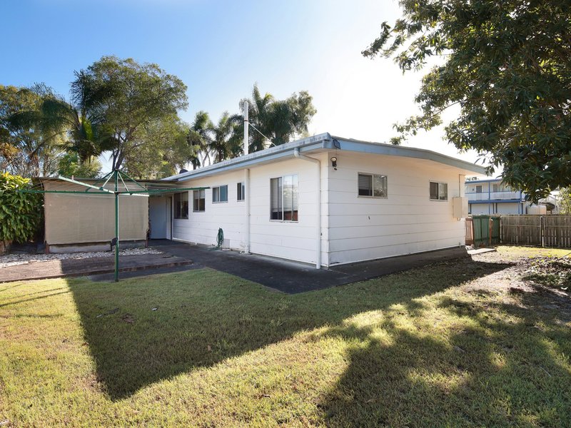 Photo - 18 Dwyer Street, Beachmere QLD 4510 - Image 8