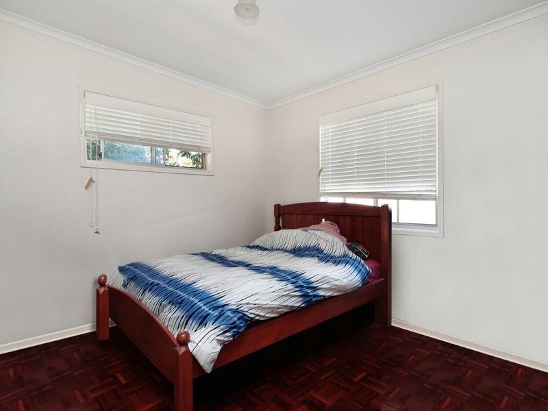 Photo - 18 Dwyer Street, Beachmere QLD 4510 - Image 11