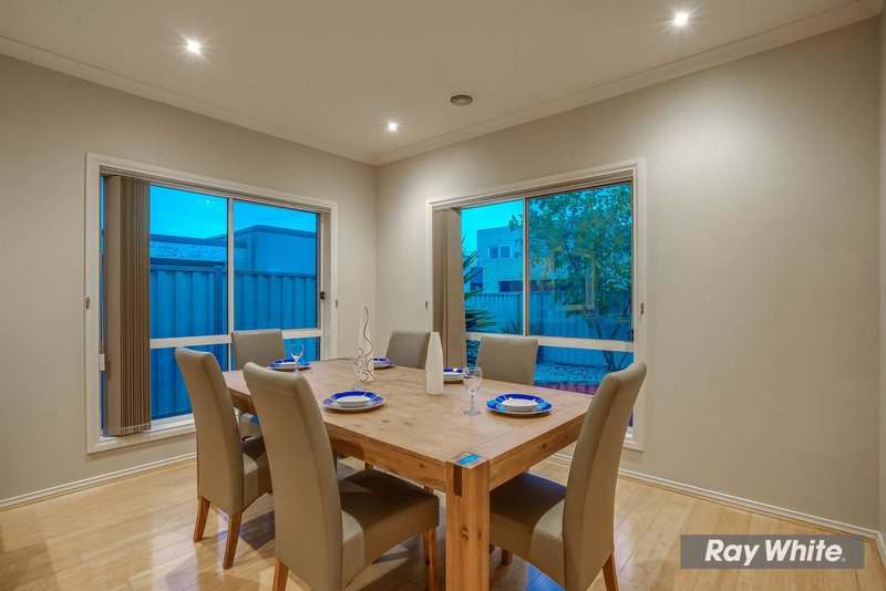 Photo - 18 Eagles Nest Way, Point Cook VIC 3030 - Image 9