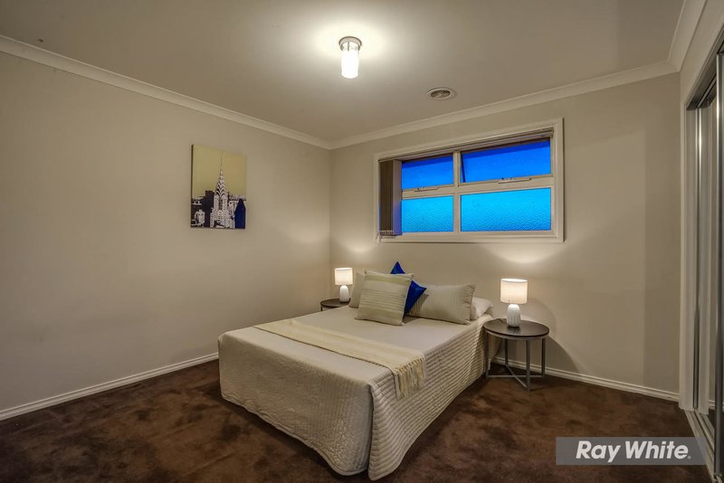 Photo - 18 Eagles Nest Way, Point Cook VIC 3030 - Image 12