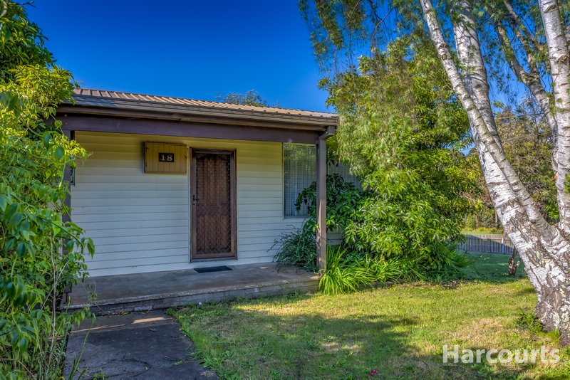 Photo - 18 Eastern Avenue, Newborough VIC 3825 - Image 2