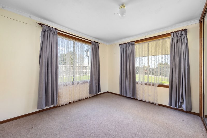 Photo - 18 Eastern Avenue, Newborough VIC 3825 - Image 9