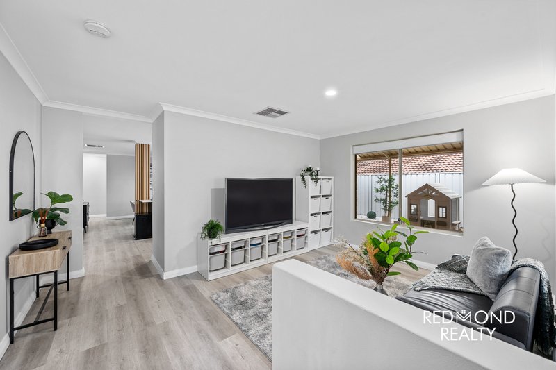 Photo - 18 Eastleigh Loop, Currambine WA 6028 - Image 2
