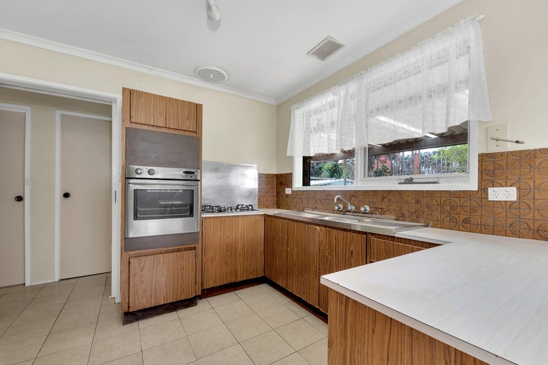 Photo - 18 Ebony Drive, Bundoora VIC 3083 - Image 8