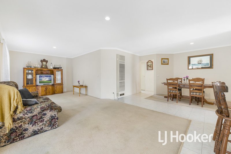 Photo - 18 Eclipse Court, Hampton Park VIC 3976 - Image 4