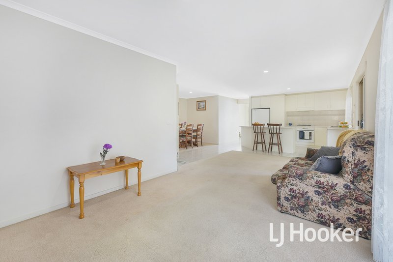 Photo - 18 Eclipse Court, Hampton Park VIC 3976 - Image 5