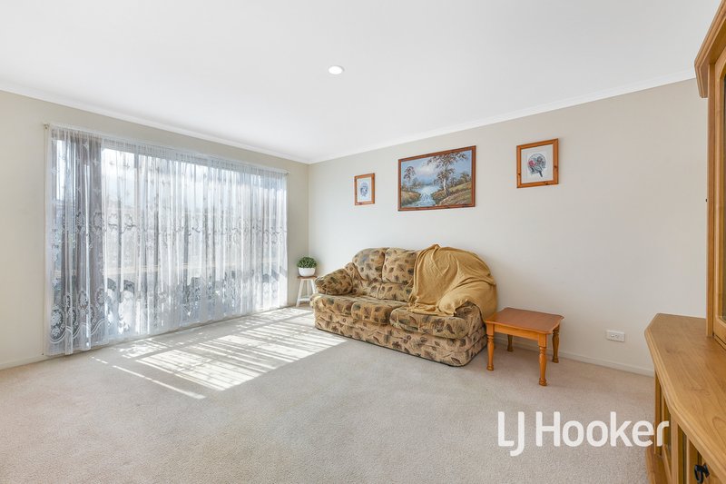 Photo - 18 Eclipse Court, Hampton Park VIC 3976 - Image 7