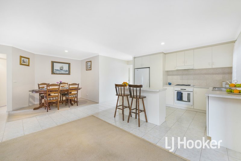 Photo - 18 Eclipse Court, Hampton Park VIC 3976 - Image 8