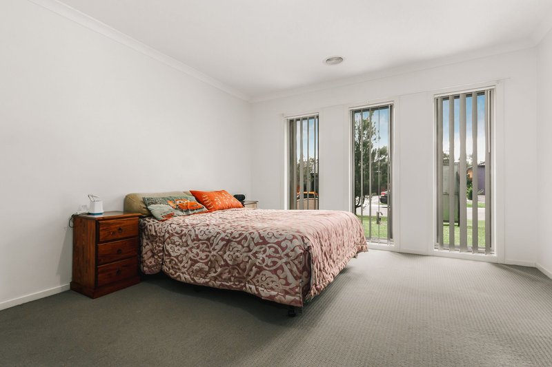 Photo - 18 Edmund Street, Pakenham VIC 3810 - Image 7