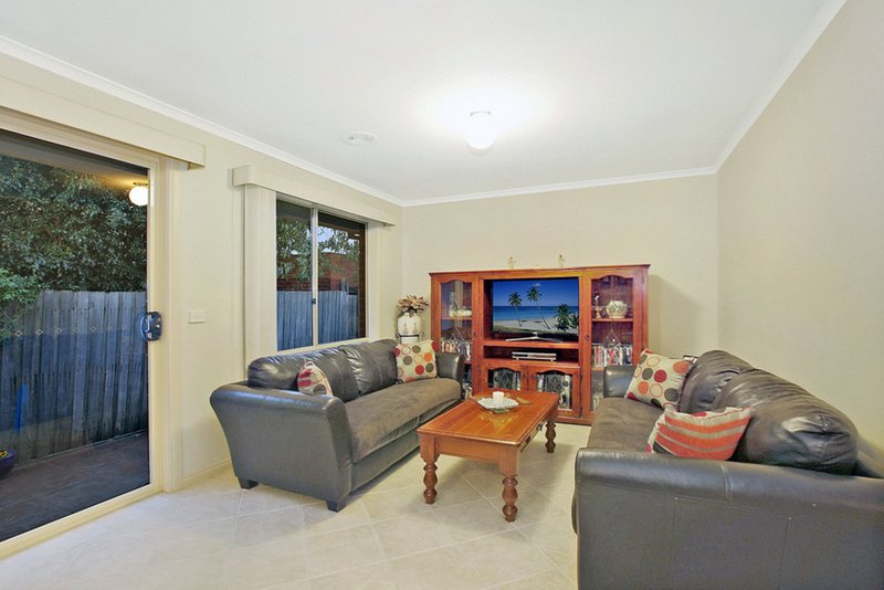 Photo - 18 Elinda Place, Reservoir VIC 3073 - Image 3