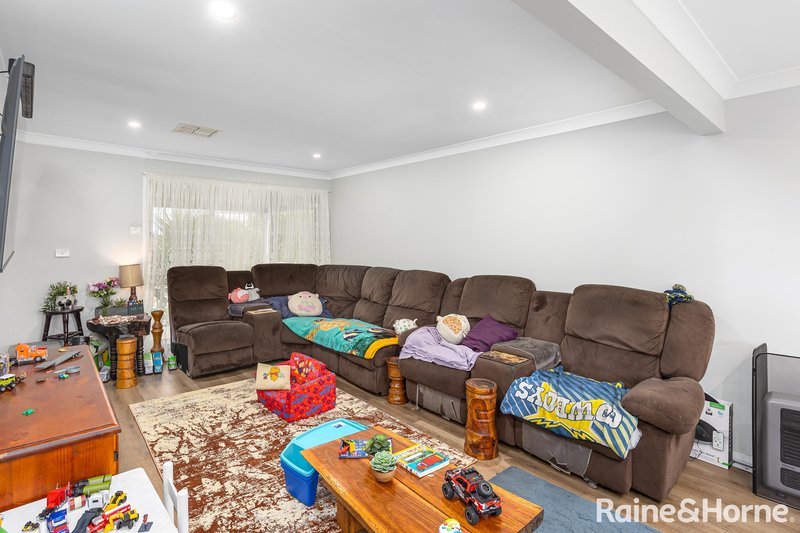 Photo - 18 Elizabeth Avenue, Forest Hill NSW 2651 - Image 3