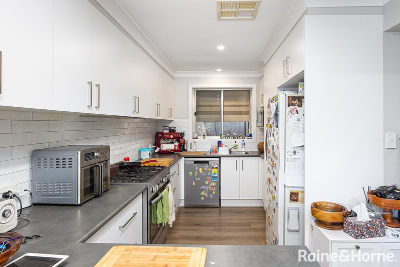 Photo - 18 Elizabeth Avenue, Forest Hill NSW 2651 - Image 5