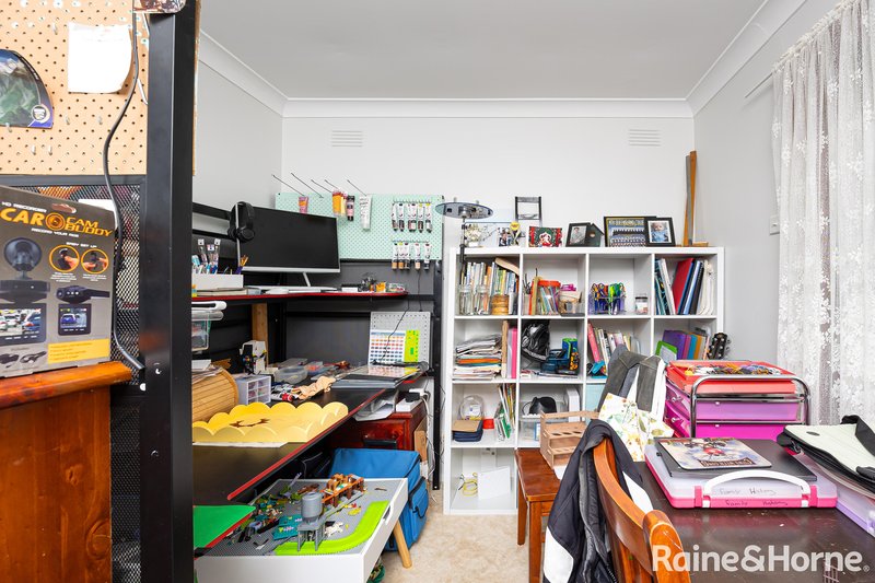 Photo - 18 Elizabeth Avenue, Forest Hill NSW 2651 - Image 7