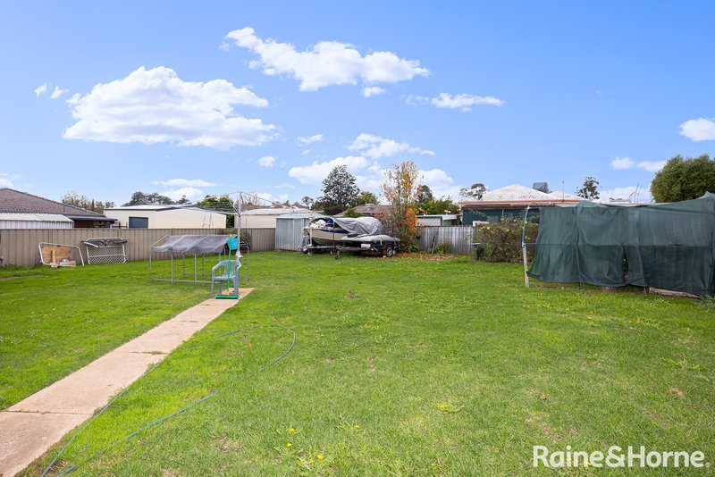 Photo - 18 Elizabeth Avenue, Forest Hill NSW 2651 - Image 10