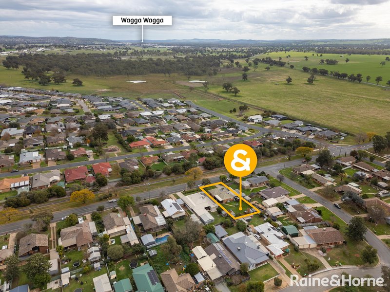 Photo - 18 Elizabeth Avenue, Forest Hill NSW 2651 - Image 12