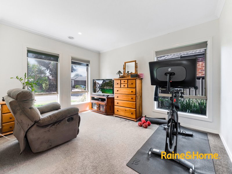 Photo - 18 Elodea Way, Cranbourne North VIC 3977 - Image 7