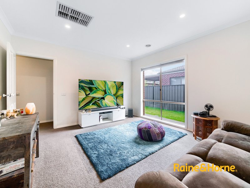 Photo - 18 Elodea Way, Cranbourne North VIC 3977 - Image 14