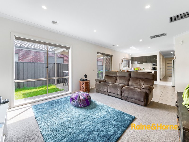 Photo - 18 Elodea Way, Cranbourne North VIC 3977 - Image 17