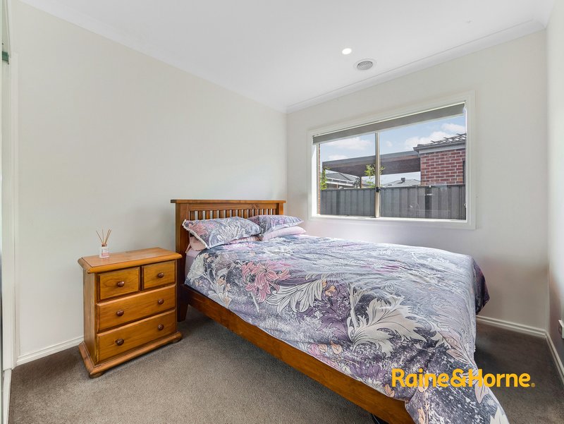 Photo - 18 Elodea Way, Cranbourne North VIC 3977 - Image 18