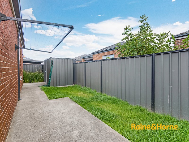 Photo - 18 Elodea Way, Cranbourne North VIC 3977 - Image 24