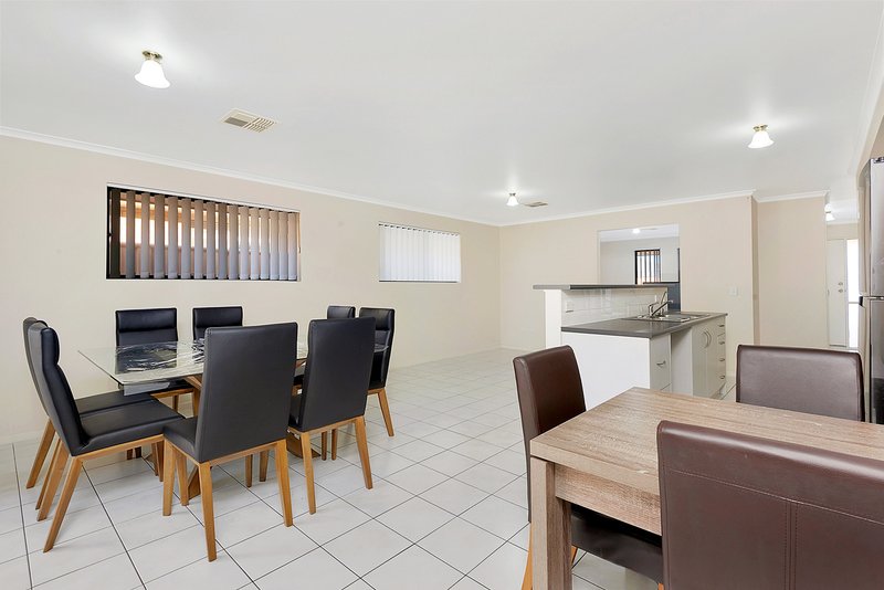 Photo - 18 Elphick Street, Munno Para SA 5115 - Image 3