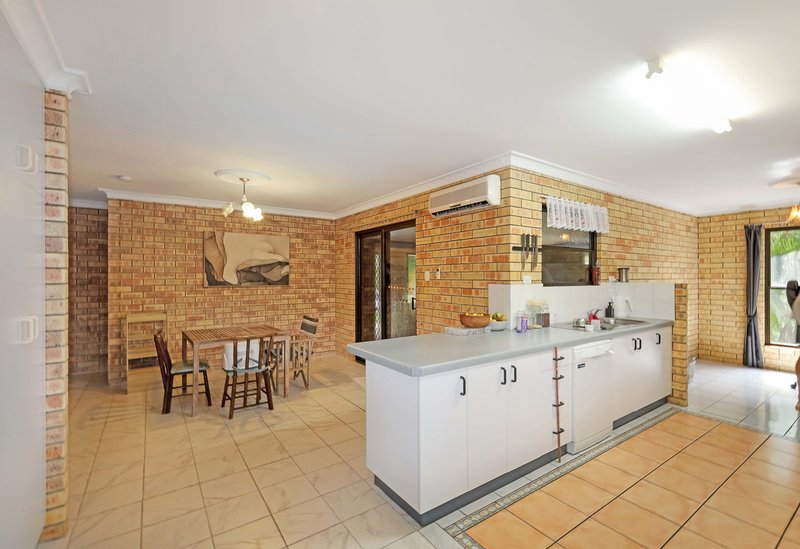 Photo - 18 Elva Court, Glenella QLD 4740 - Image 3