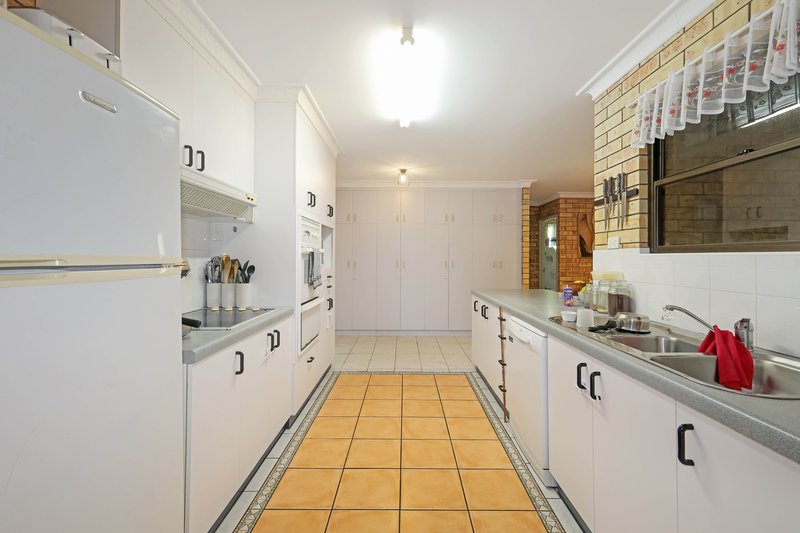 Photo - 18 Elva Court, Glenella QLD 4740 - Image 7